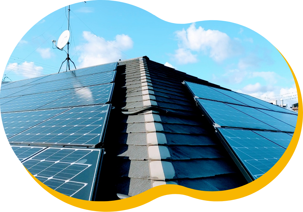 太陽光パネルが設置された屋根