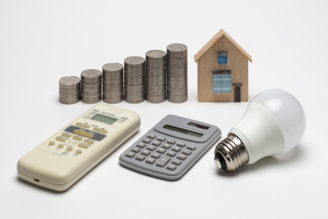 家の模型と電球